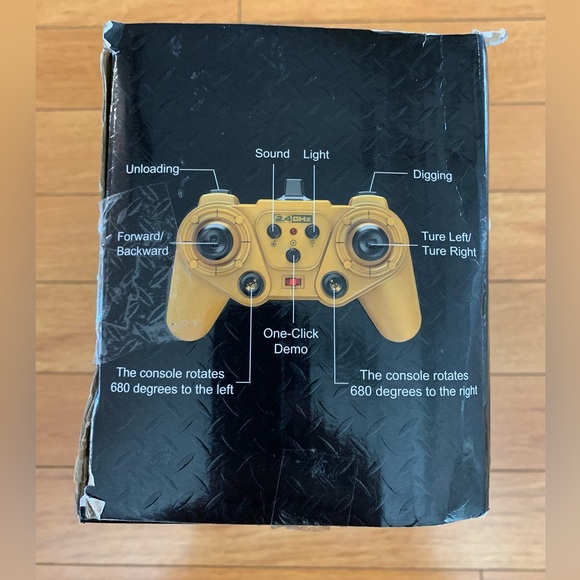 Remote Control Excavator Toy | 11-Channel Metal Construction with Lights, New - Picture 10 of 13